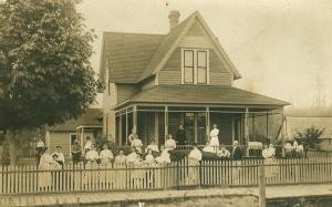 Women's Relief Corps meeting at the Hannan House, 1908