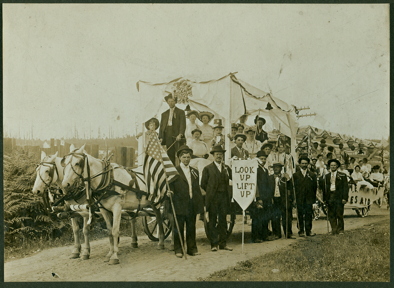 1908 Methodist Church floats 4th of July-sm